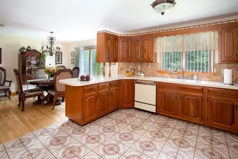 7 Hyacinth St, Fall River, MA 02720 photo 13