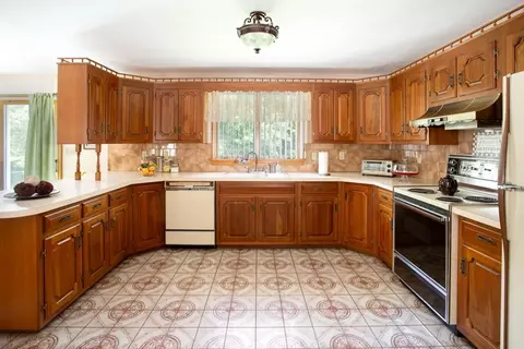 7 Hyacinth St, Fall River, MA 02720 photo 12