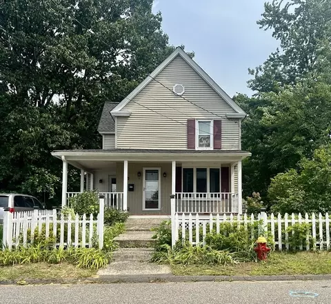 11 Wilfred St, Chicopee, MA 01020