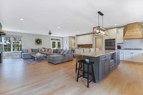 10 Autumn Rdge Rd, Ludlow, MA 01056