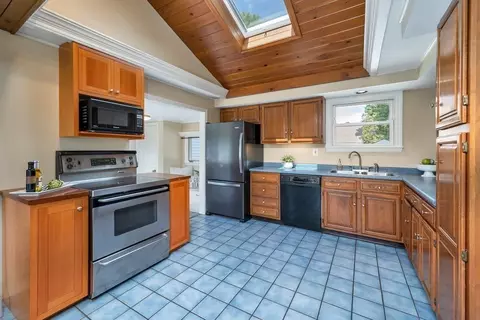 13 Holly Ln, Hampton, NH 03842 photo 12