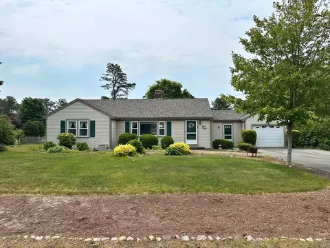 1 Stiles Rd, Yarmouth, MA 02664