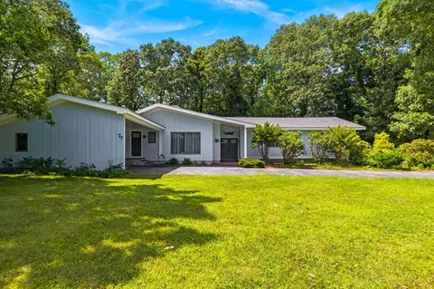 77 Alder Ln, Falmouth, MA 02556