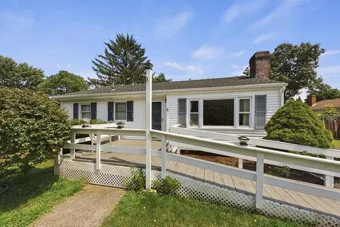 5 Cedarwood Ln, Rowley, MA 01969