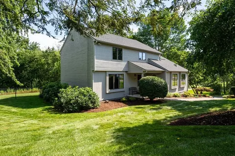 16 Bicentennial Dr, Nashua, NH 03062