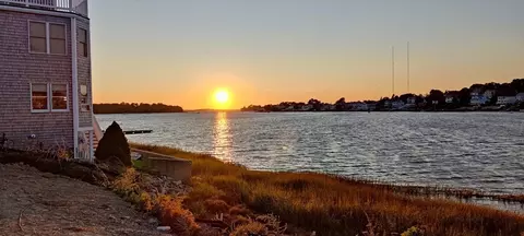 121 Bay St, Hull, MA 02045