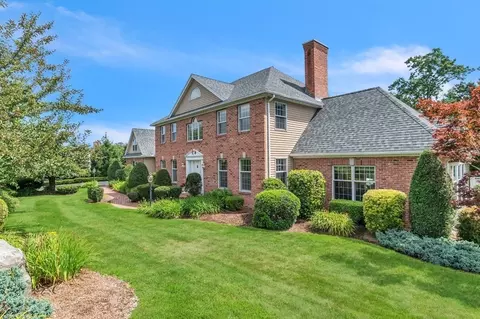 8 Echo Hill Rd, Wilbraham, MA 01095