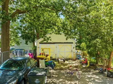 225 High St, Fall River, MA 02720 photo 4