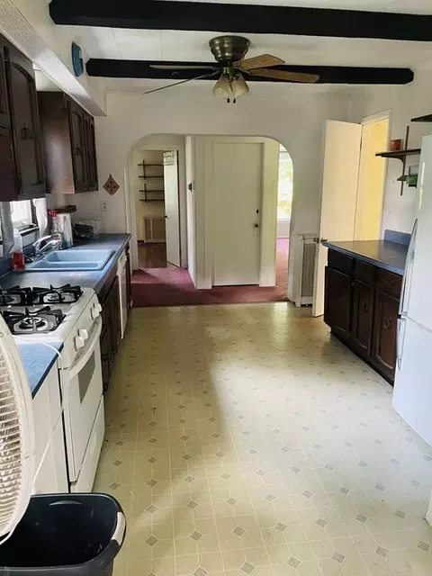 67 Willow St, Fall River, MA 02720 photo 6