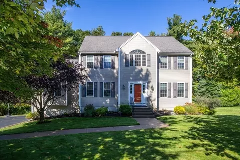 58 Meadowbrook Rd, Franklin, MA 02038