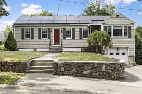 14 Crocker Ave, Franklin, MA 02038