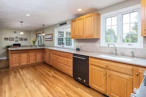 24 Emerald Ln, Attleboro, MA 02703 photo 4