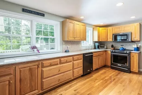 24 Emerald Ln, Attleboro, MA 02703 photo 5