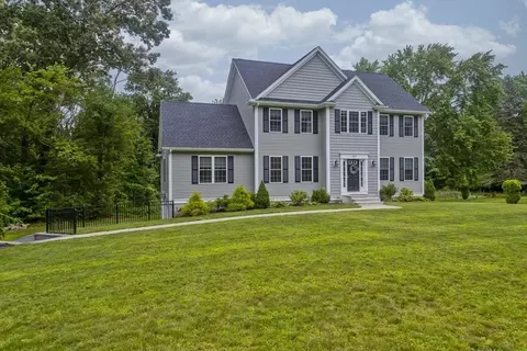 907 Washington St, Franklin, MA 02038