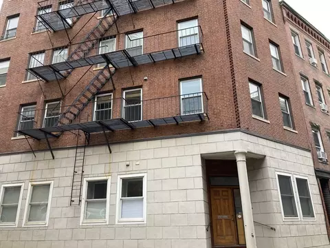 101 Prince St #1, Boston, MA 02113