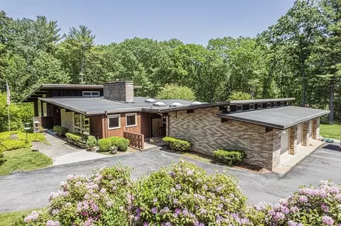 12 Regis Rd, Andover, MA 01810