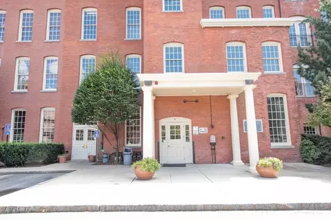 4 Bishop St #402, Framingham, MA 01702