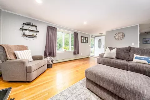 89 County Seat St, Barnstable, MA 02601