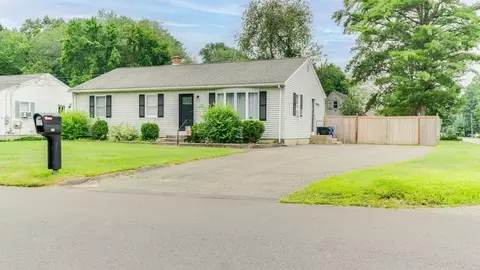 198 Senator St, Springfield, MA 01129 photo 2