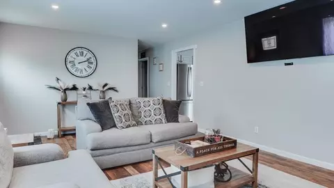 198 Senator St, Springfield, MA 01129 photo 5