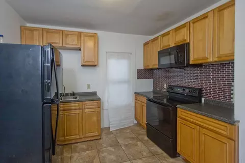 164 Hampden St, Springfield, MA 01151 photo 5