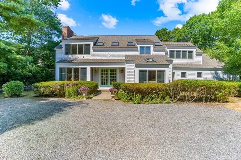 27 Greensward Cir, Mashpee, MA 02649