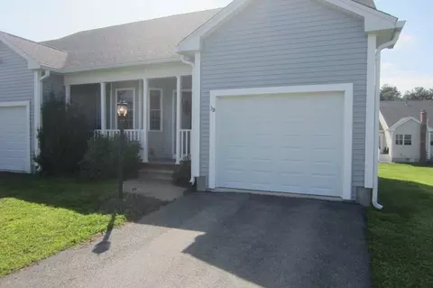 3 Stockbridge St #B, Webster, MA 01570