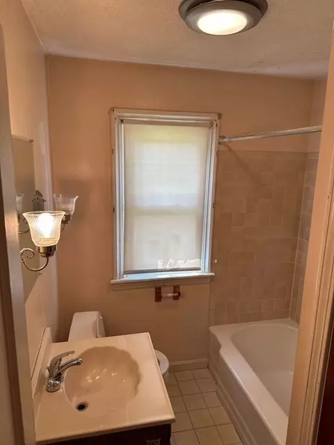 108 Grandview St, Springfield, MA 01108 photo 8