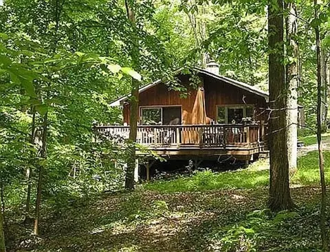 147 Whitman Rd, Hancock, MA 01237