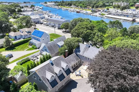 70 Falmouth Heights Rd, Falmouth, MA 02540