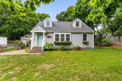 910 Head Of The Bay Rd, Plymouth, MA 02360