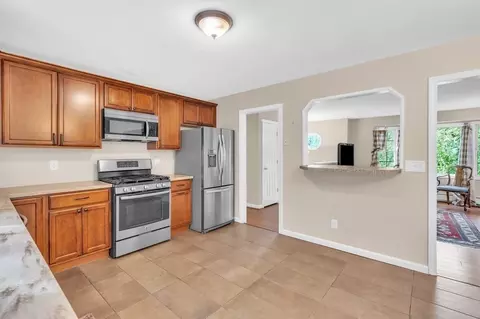 111 Winterset Dr, Springfield, MA 01129 photo 9