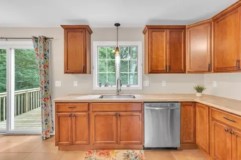111 Winterset Dr, Springfield, MA 01129 photo 6