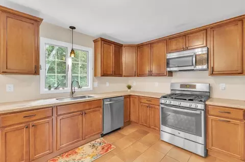 111 Winterset Dr, Springfield, MA 01129 photo 5