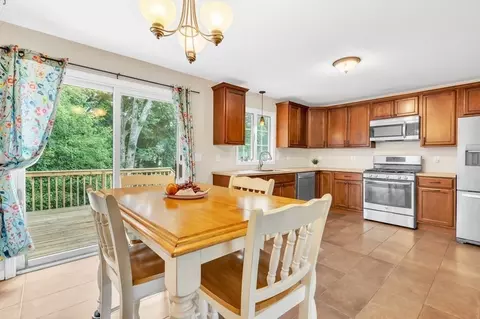 111 Winterset Dr, Springfield, MA 01129 photo 3