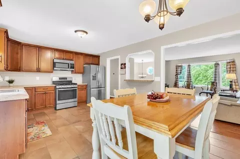 111 Winterset Dr, Springfield, MA 01129 photo 4