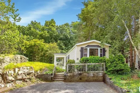 4 Ash St, Rockland, MA 02370