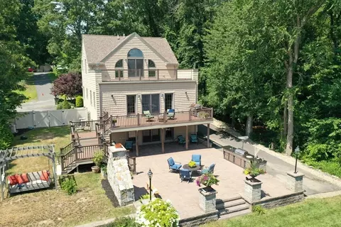 36 Central Ave, Lakeville, MA 02347