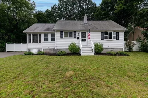 172 Centre Ave, Rockland, MA 02370