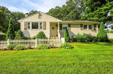 9 Eldon Dr, Franklin, MA 02038 photo 2