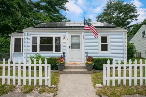 5 11th Ave, Wareham, MA 02571
