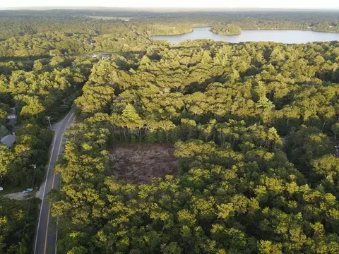 6 Elmwood Dr, Barnstable, MA 02648