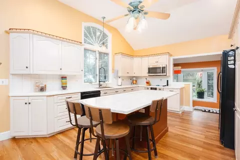 3 Leonard, Peabody, MA 01960