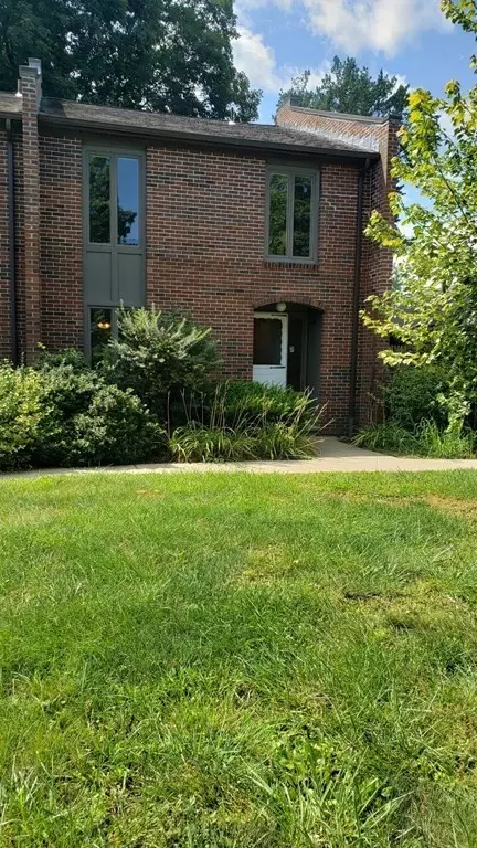 5 Eaton Ct #5, Amherst, MA 01002