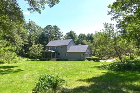 8 King Philip Path, Mendon, MA 01756 photo 2
