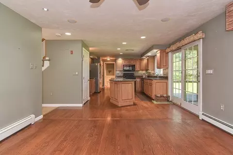 8 King Philip Path, Mendon, MA 01756 photo 14