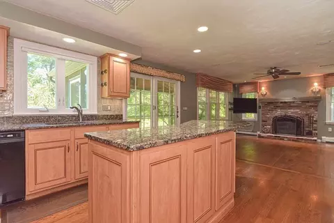 8 King Philip Path, Mendon, MA 01756 photo 17