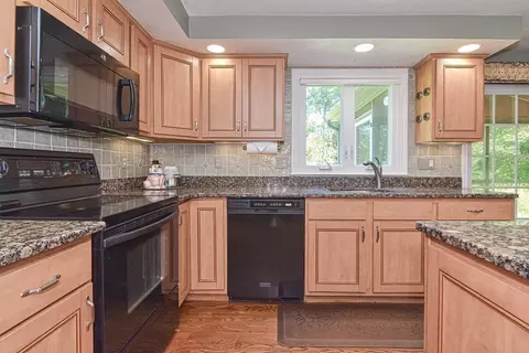 8 King Philip Path, Mendon, MA 01756 photo 16