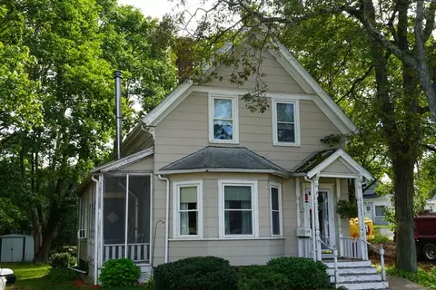 59 Hollis St, Brockton, MA 02302