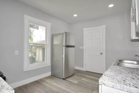 45 Yale St, Springfield, MA 01109 photo 8